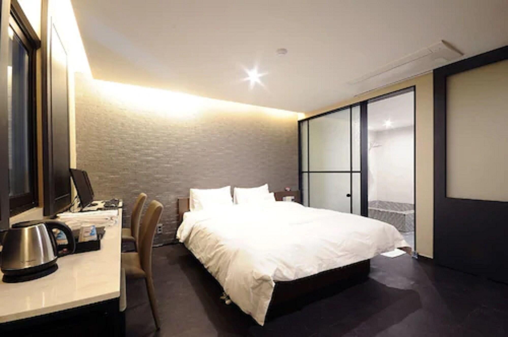 Queens Hotel Seomyeon Pusan Zewnętrze zdjęcie