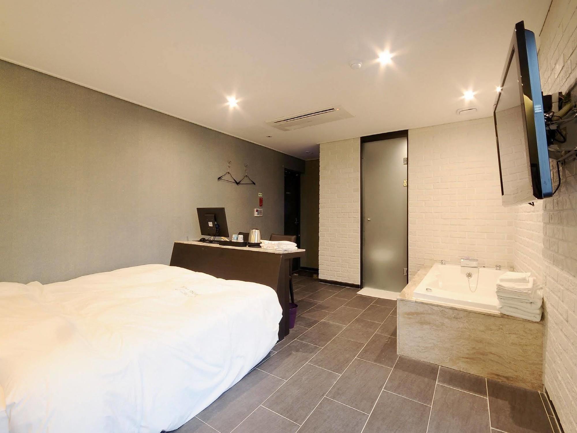 Queens Hotel Seomyeon Pusan Zewnętrze zdjęcie