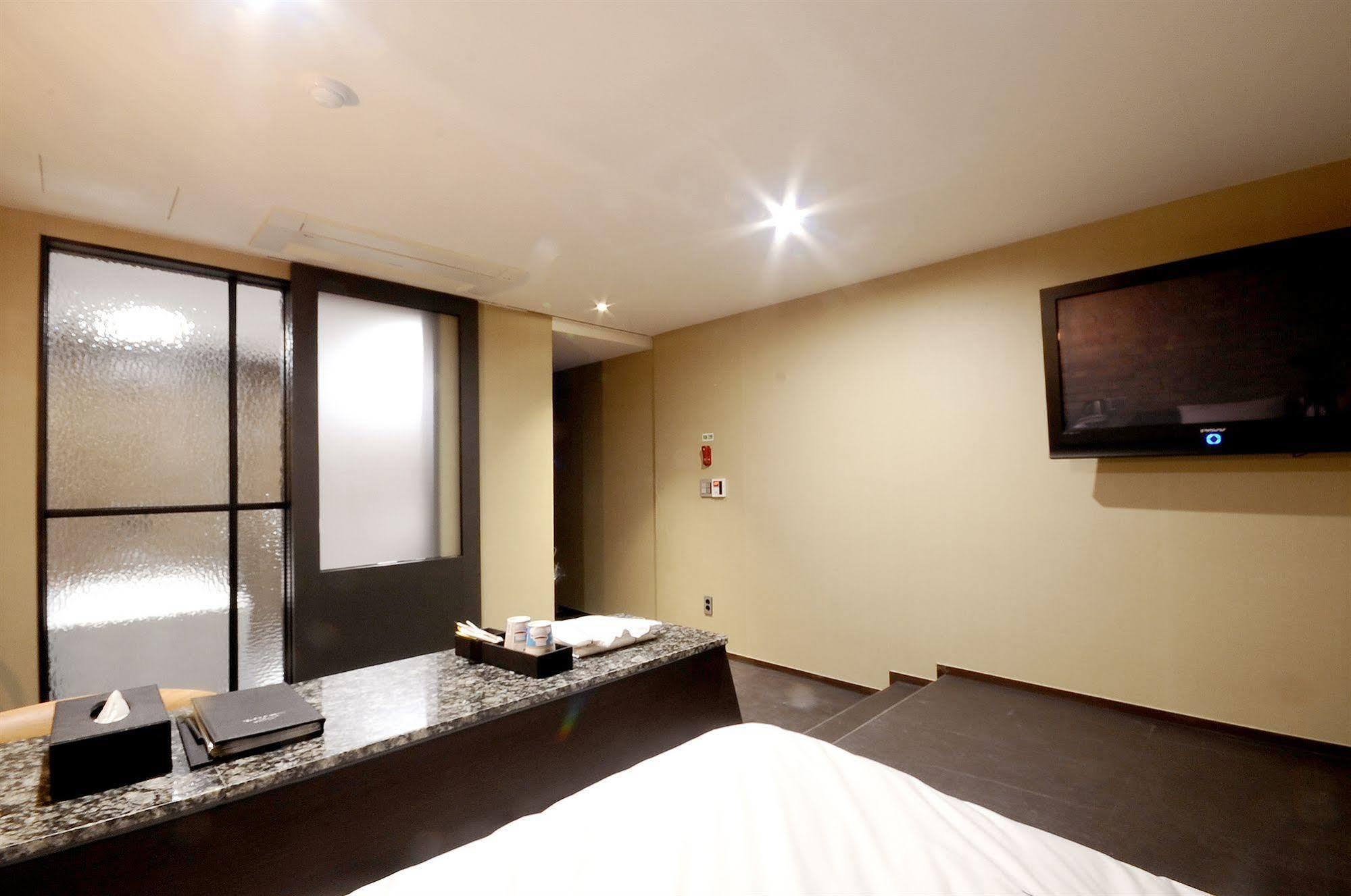 Queens Hotel Seomyeon Pusan Zewnętrze zdjęcie